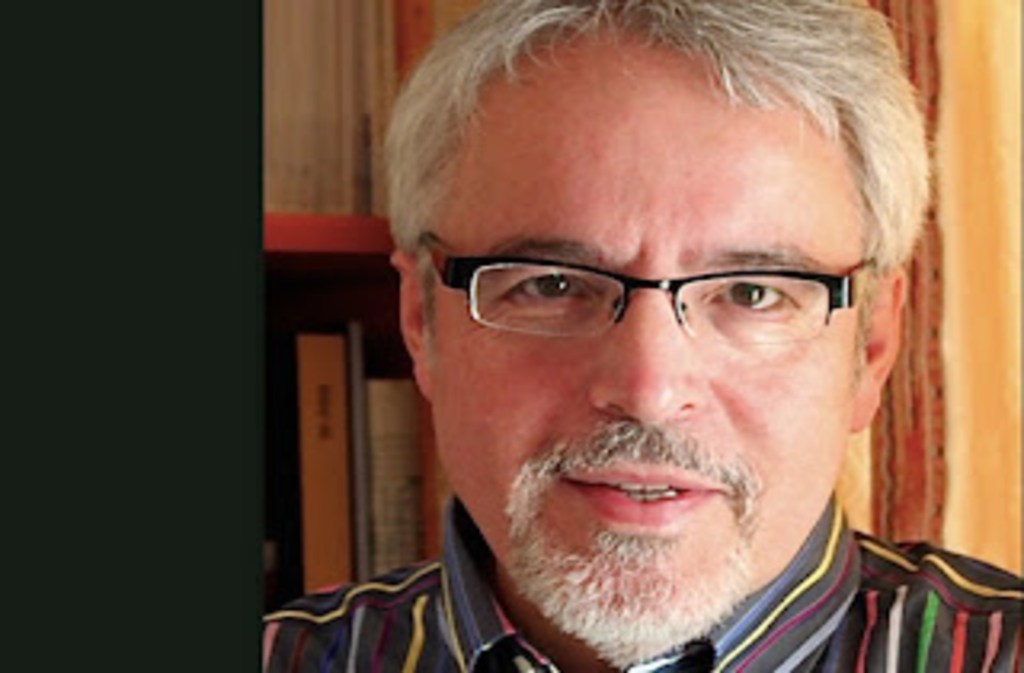 Entrevista a Alfredo Gómez Cerdá. Premio a la trayectoria literaria infantil y juvenil&nbsp;2024