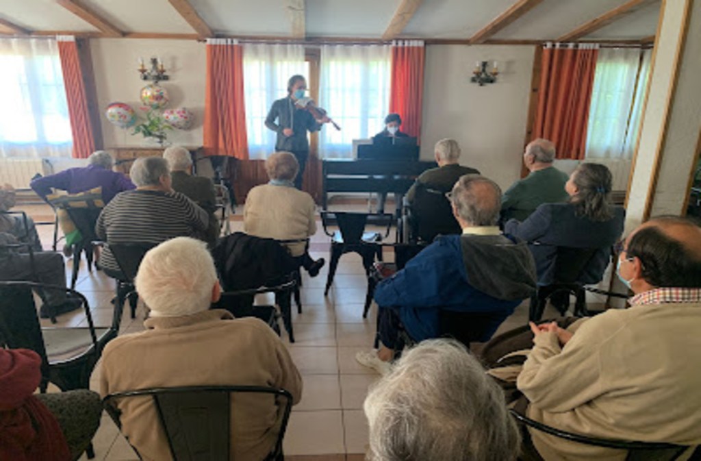 Músicos de Robledo de Chavela tocan en las Residencias de Mayores&nbsp;(2)