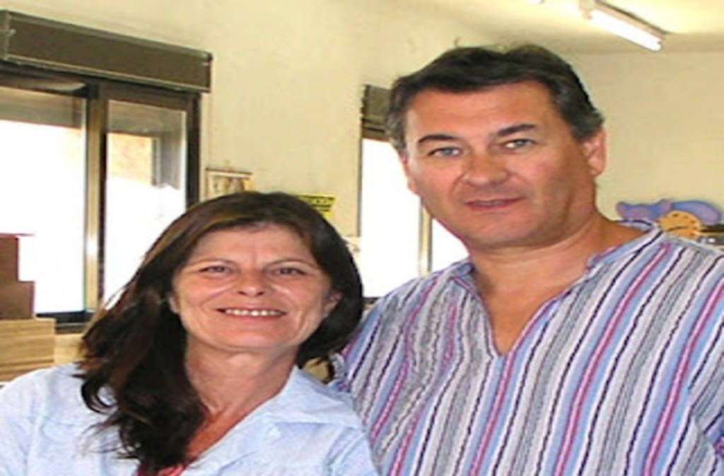 PONGAMOS ROBLEDO EN VALOR (16): Los Artesanos: Decoración Infantil y Bisutería en madera