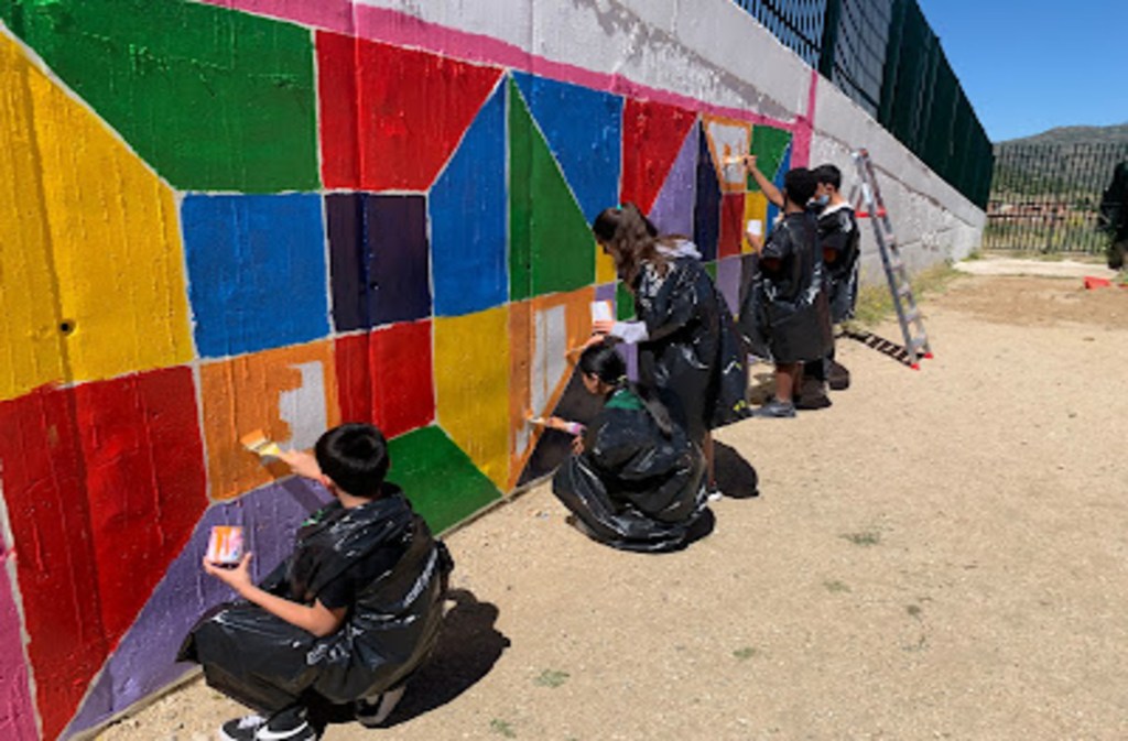Clausura del año escolar en el CEIP de Robledo de Chavela: ampliación del Rocódromo, Mural de 14 metros y&nbsp;Crochet