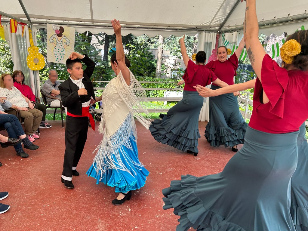 Robledo solidario: La Escuela flamenca de Mª José Martín en la Residencia Santa&nbsp;Rita